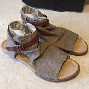 GUC Blowfish Sandals